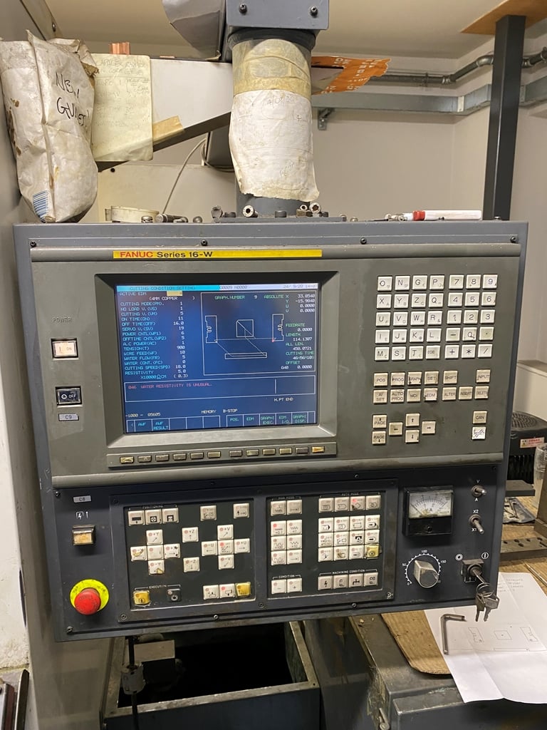 FANUC Robocut Alpha 0C  1997